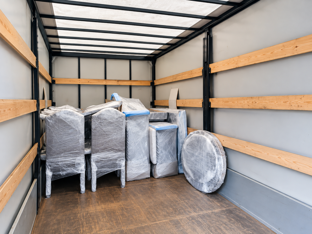 Home Removal vs Man and van Leicester Moves
